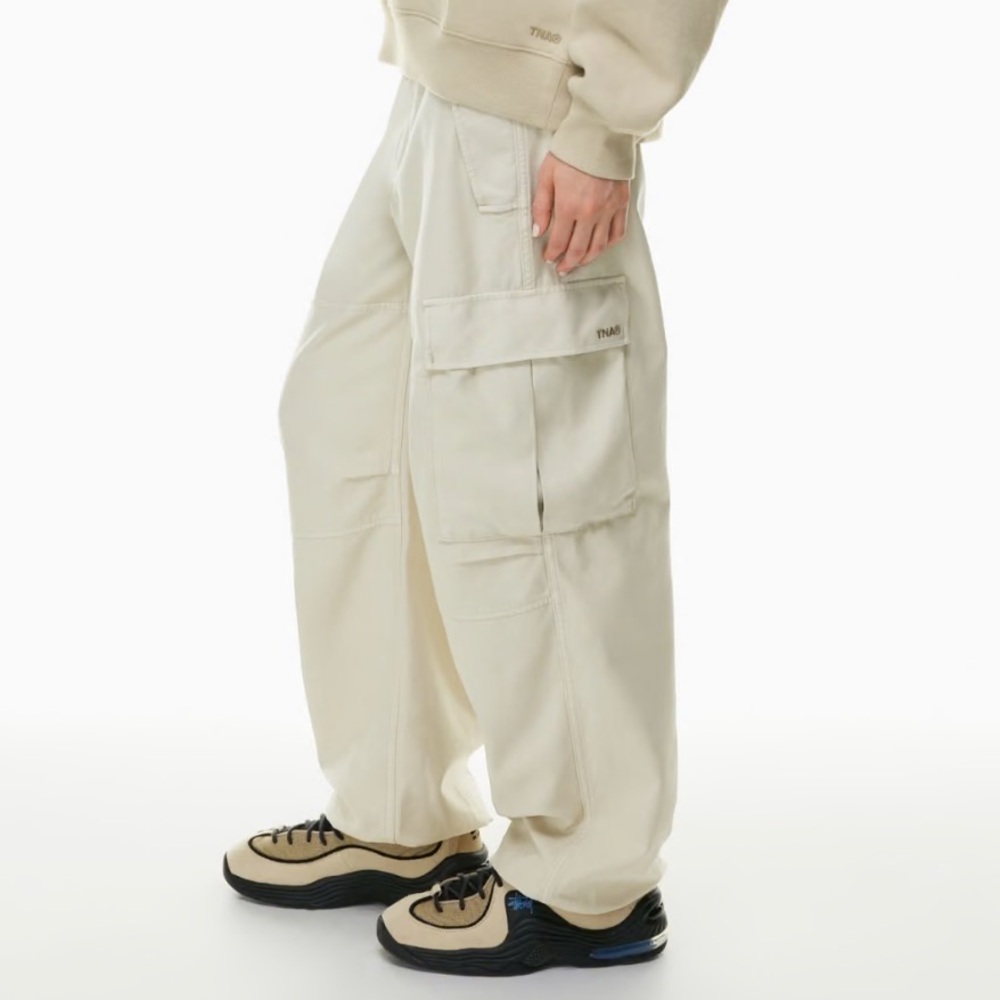 Aritzia TNA women’s supply cargo pants size 4